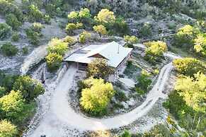 Hilltop Concan Cabin w/ Garner State Park Views!