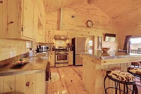 Hilltop Concan Cabin w/ Garner State Park Views!