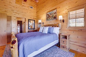 Hilltop Concan Cabin w/ Garner State Park Views!