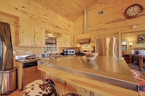 Hilltop Concan Cabin w/ Garner State Park Views!