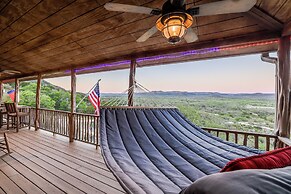 Hilltop Concan Cabin w/ Garner State Park Views!
