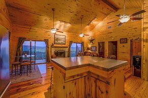 Hilltop Concan Cabin w/ Garner State Park Views!