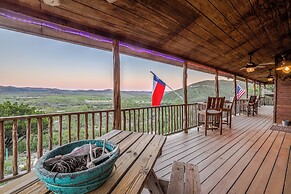 Hilltop Concan Cabin w/ Garner State Park Views!