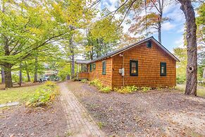 Idyllic Lakefront Cottage Near Mount Sunapee