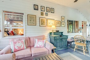 Idyllic Lakefront Cottage Near Mount Sunapee
