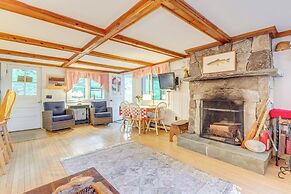 Idyllic Lakefront Cottage Near Mount Sunapee