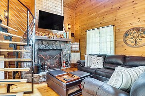 9 Mi to Lake Burton: Cabin w/ Deck Near Helen