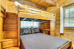 9 Mi to Lake Burton: Cabin w/ Deck Near Helen