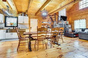 9 Mi to Lake Burton: Cabin w/ Deck Near Helen