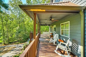 9 Mi to Lake Burton: Cabin w/ Deck Near Helen