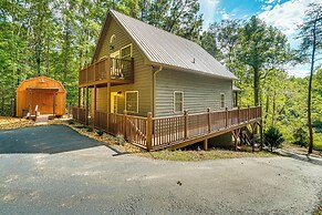 9 Mi to Lake Burton: Cabin w/ Deck Near Helen