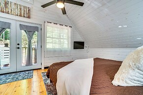 9 Mi to Lake Burton: Cabin w/ Deck Near Helen