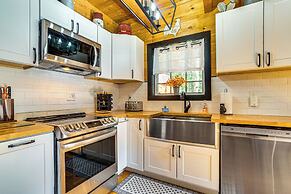 9 Mi to Lake Burton: Cabin w/ Deck Near Helen