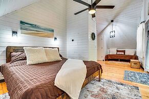 9 Mi to Lake Burton: Cabin w/ Deck Near Helen