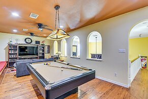 Beachfront Home w/ Deck + Views in Freeport!