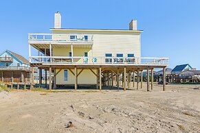 Beachfront Home w/ Deck + Views in Freeport!