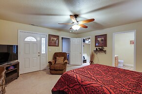 Groveland Vacation Rental Near Pine Mountain Lake!