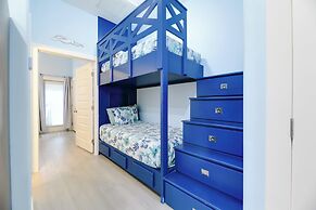 Walk to Padre Island Seawall: Corpus Christi Abode