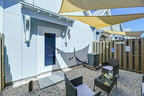 Walk to Padre Island Seawall: Corpus Christi Abode