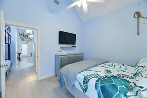 Walk to Padre Island Seawall: Corpus Christi Abode