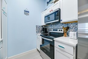 Walk to Padre Island Seawall: Corpus Christi Abode