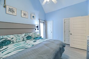 Walk to Padre Island Seawall: Corpus Christi Abode