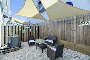 Walk to Padre Island Seawall: Corpus Christi Abode