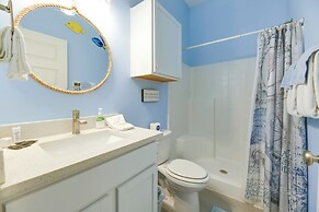 Walk to Padre Island Seawall: Corpus Christi Abode