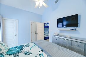 Walk to Padre Island Seawall: Corpus Christi Abode