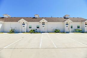 Walk to Beach: Resort Townhome in Corpus Christi!