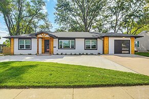 Stylish & Modern Lenexa Haven w/ Fire Pit & Deck!