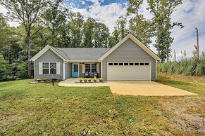 Pet-friendly Home in Monroe: Deck, Grill & Yard!