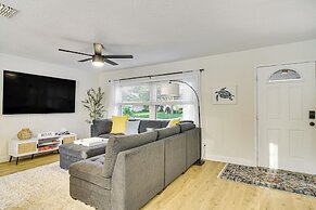 Pinellas Park Home w/ Pool: 9 Mi to Beach!