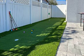 Pinellas Park Home w/ Pool: 9 Mi to Beach!