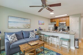 Lovely Galveston Condo: Walk to Seawall & Beach!
