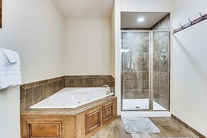 Quiet Condo w/ Patio: 3 Mi to Dtwn Branson!