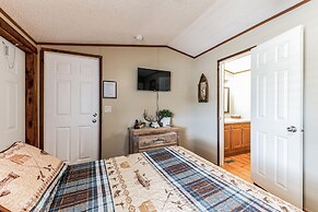 Waterfront Lodge - 4 Bedroom Lodge by The Lodges at Fossil Creek