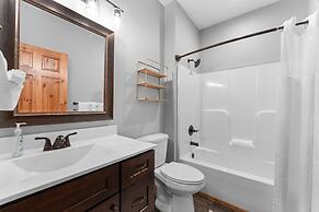 Cc115- Lakeside Landing 8 Bedroom Home