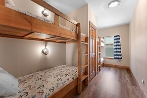 Cc115- Lakeside Landing 8 Bedroom Home