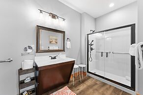 Cc115- Lakeside Landing 8 Bedroom Home