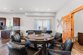 Cc115- Lakeside Landing 8 Bedroom Home