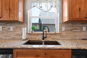 Cc115- Lakeside Landing 8 Bedroom Home