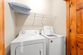 Cc115- Lakeside Landing 8 Bedroom Home