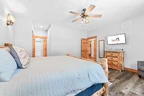 Cc115- Lakeside Landing 8 Bedroom Home