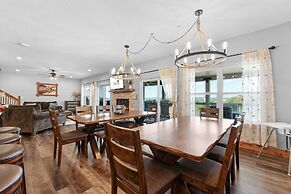 Cc115- Lakeside Landing 8 Bedroom Home