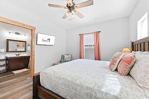 Cc115- Lakeside Landing 8 Bedroom Home