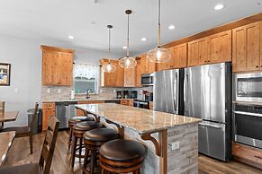 Cc115- Lakeside Landing 8 Bedroom Home