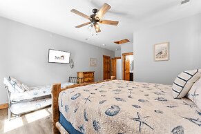 Cc115- Lakeside Landing 8 Bedroom Home