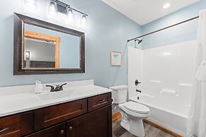 Cc115- Lakeside Landing 8 Bedroom Home