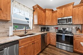 Cc115- Lakeside Landing 8 Bedroom Home